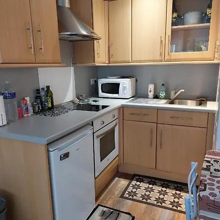 Capacite 2 Personnes Quartier Corniche A Quelques Pas Des Plages Et Petit Centre アパート *