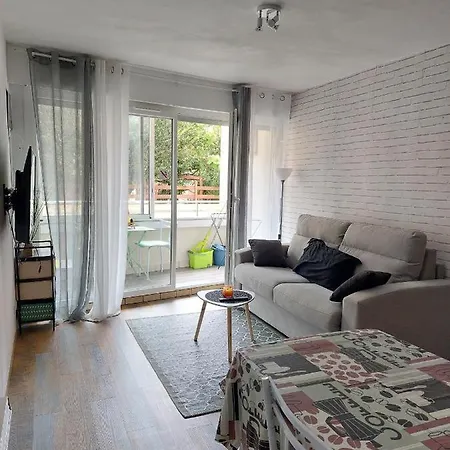 Capacite 2 Personnes Quartier Corniche A Quelques Pas Des Plages Et Petit Centre