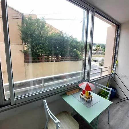 Capacite 2 Personnes Quartier Corniche A Quelques Pas Des Plages Et Petit Centre Daire Sète