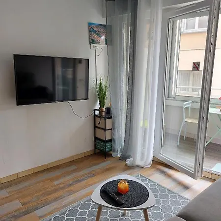 Capacite 2 Personnes Quartier Corniche A Quelques Pas Des Plages Et Petit Centre